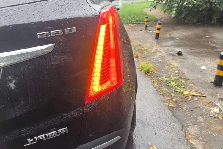 Used Cadillac XT5 2018 28T Four-Wheel Drive Luxury Model Right Rear Taillight