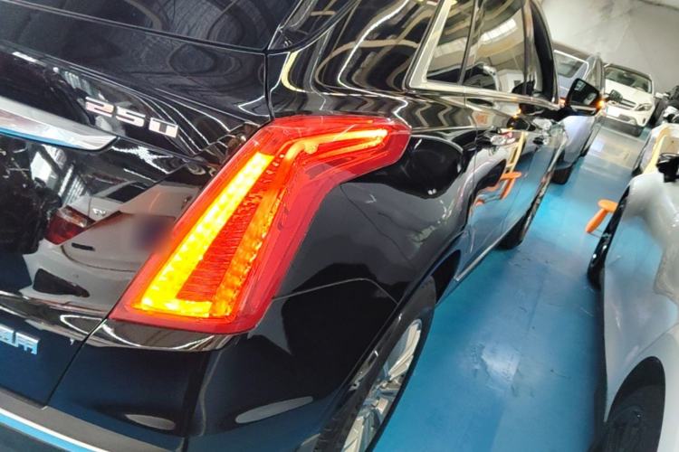 Used Cadillac XT5 2018 25T Luxury Model Right Rear Taillight