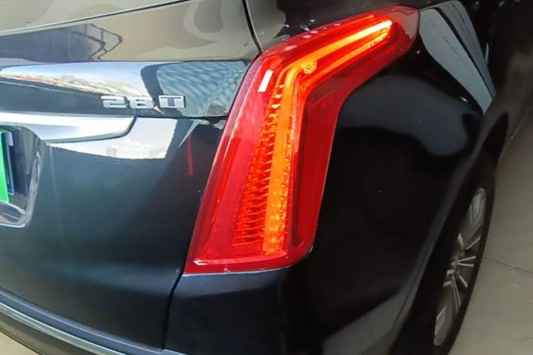 Used Cadillac XT5 2018 25T Luxury Model Right Rear Taillight