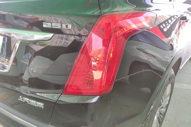 Used Cadillac XT5 2018 25T Luxury Model Right Rear Taillight