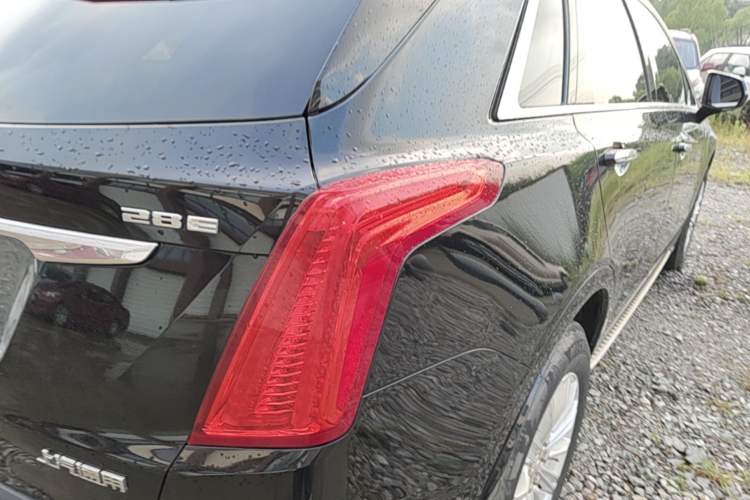 Used Cadillac XT5 2018 28E Four-Wheel Drive Tech Version Right Rear Taillight
