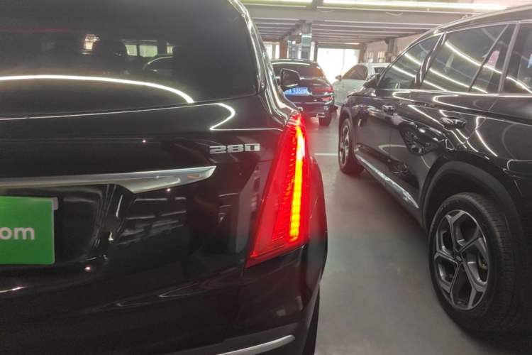 Used Cadillac XT5 2018 28T Four-Wheel Drive Luxury Model Right Rear Taillight