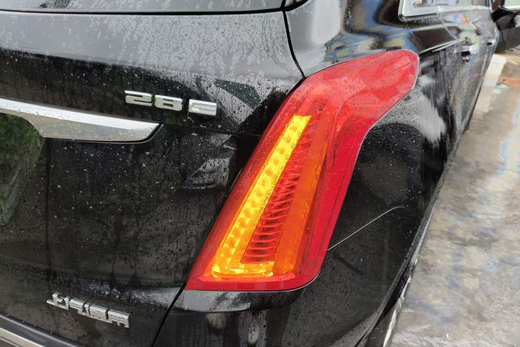 Used Cadillac XT5 2018 28E Four-Wheel Drive Tech Version Right Rear Taillight