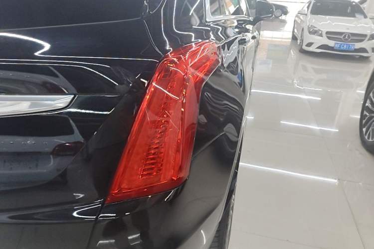 Used Cadillac XT5 2018 25T Luxury Model Right Rear Taillight