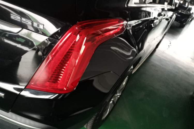 Used Cadillac XT5 2018 25T Luxury Model Right Rear Taillight