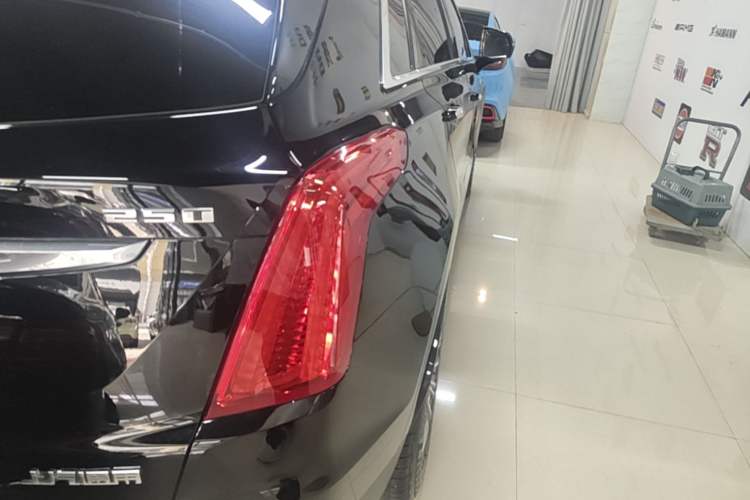 Used Cadillac XT5 2018 25T Luxury Model Right Rear Taillight