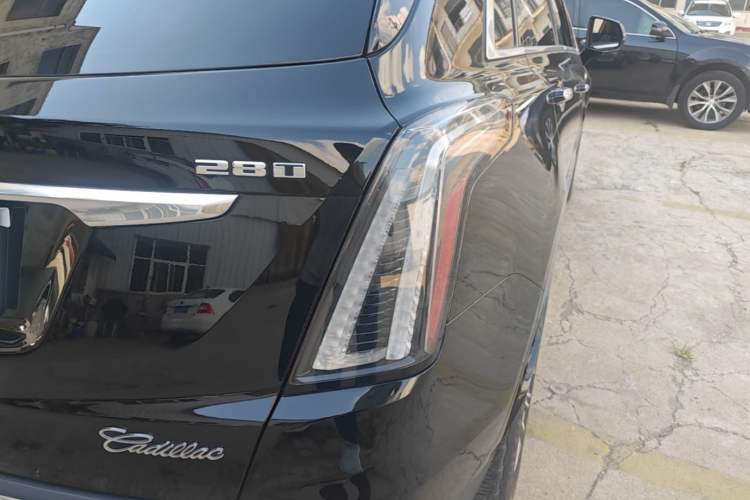 Used Cadillac XT5 2018 28T Four-Wheel Drive Luxury Model Right Rear Taillight
