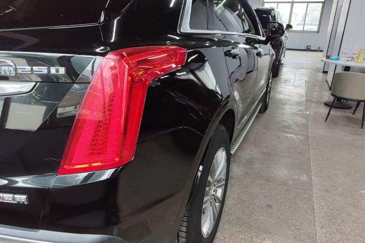 Used Cadillac XT5 2018 25T Luxury Model Right Rear Taillight