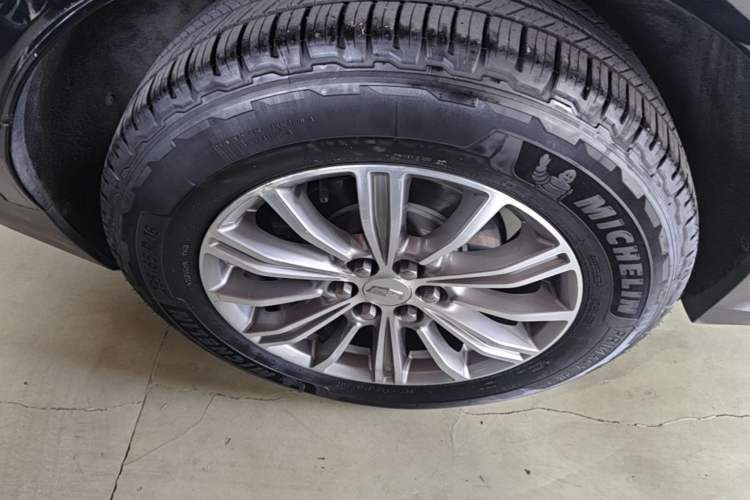 Used Cadillac XT5 2018 28T Four-Wheel Drive Luxury Model Right Rear Wheel Hub