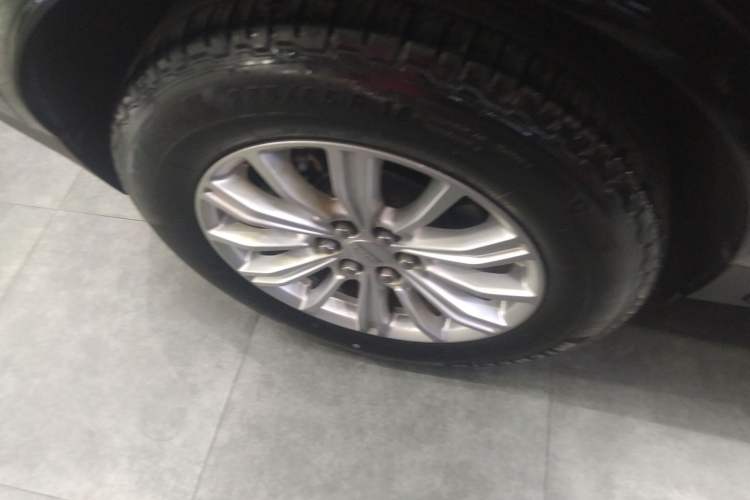 Used Cadillac XT5 2018 28E Four-Wheel Drive Tech Version Right Rear Wheel Hub