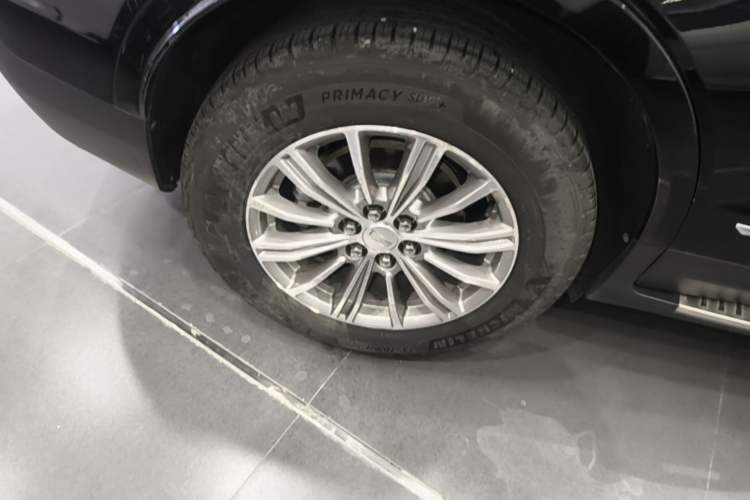 Used Cadillac XT5 2018 25T Luxury Model Right Rear Wheel Hub
