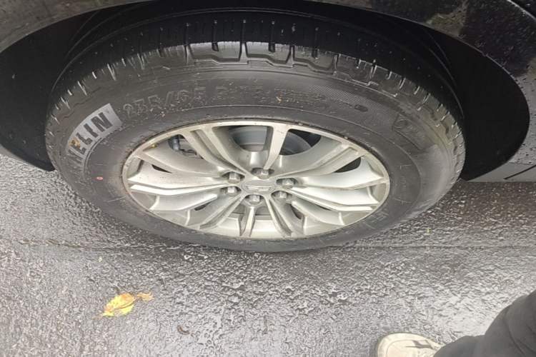 Used Cadillac XT5 2018 28T Four-Wheel Drive Luxury Model Right Rear Wheel Hub