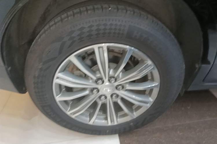 Used Cadillac XT5 2018 25T Luxury Model Right Rear Wheel Hub