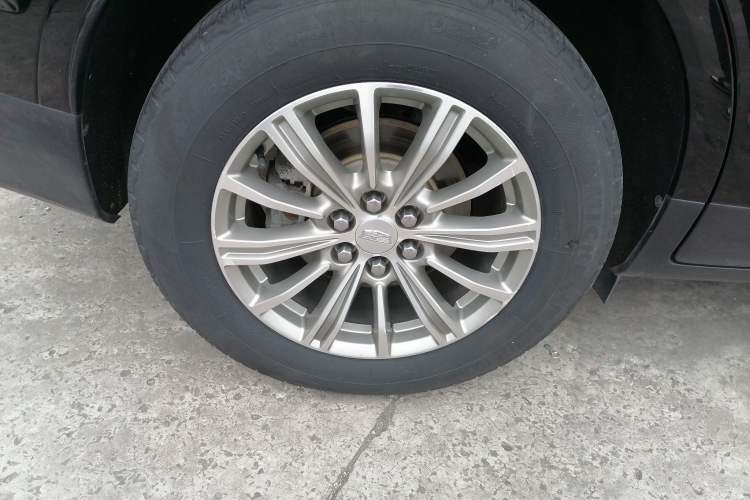 Used Cadillac XT5 2018 28T Four-Wheel Drive Luxury Model Right Rear Wheel Hub