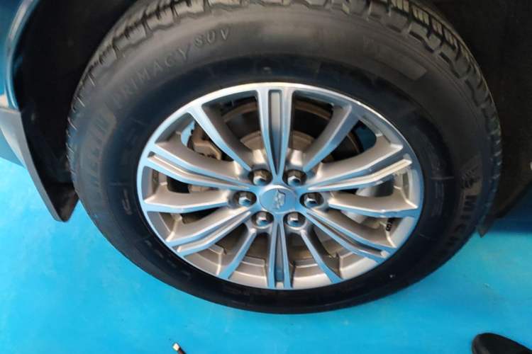 Used Cadillac XT5 2018 25T Luxury Model Right Rear Wheel Hub