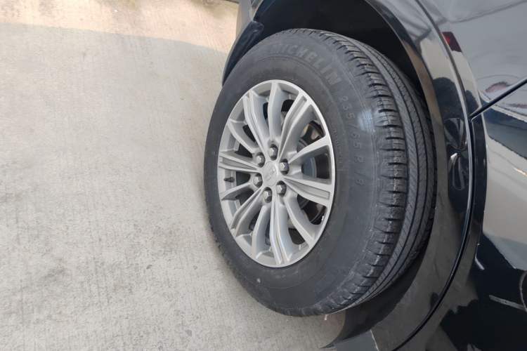 Used Cadillac XT5 2018 28T Four-Wheel Drive Luxury Model Right Rear Wheel Hub