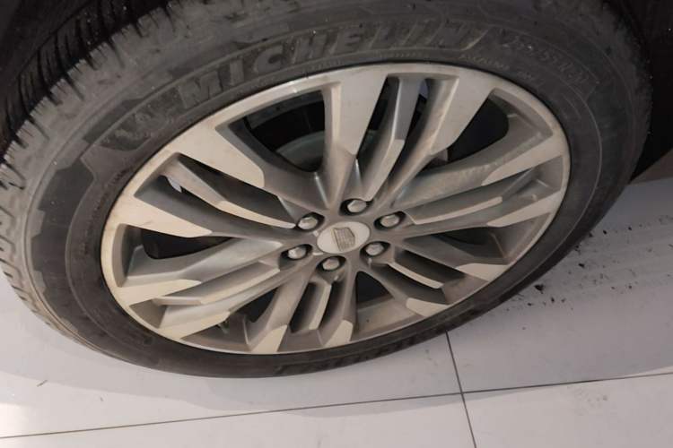 Used Cadillac XT5 2018 28E Four-Wheel Drive Leading Version Right Rear Wheel Hub