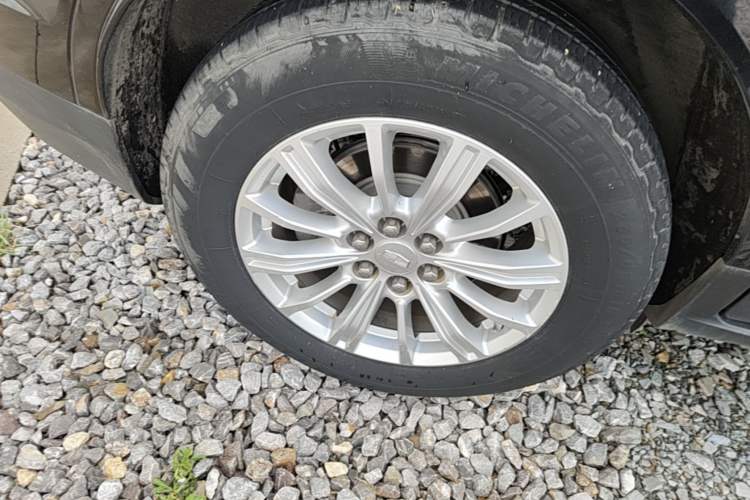 Used Cadillac XT5 2018 28E Four-Wheel Drive Tech Version Right Rear Wheel Hub