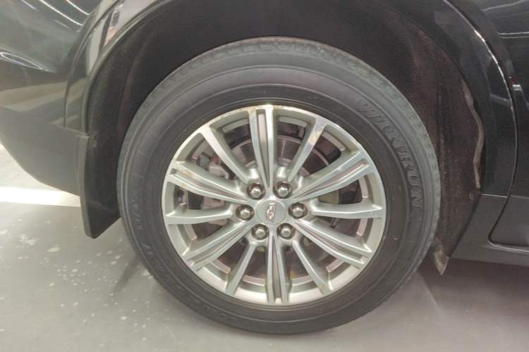 Used Cadillac XT5 2018 28T Four-Wheel Drive Luxury Model Right Rear Wheel Hub