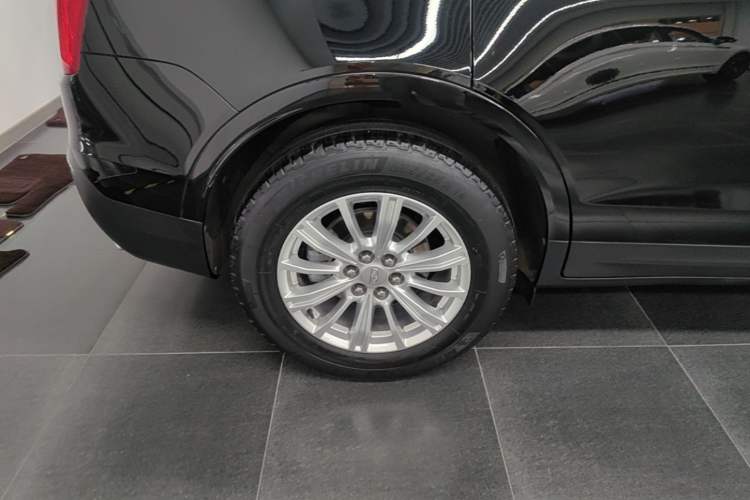 Used Cadillac XT5 2018 28E Four-Wheel Drive Tech Version Right Rear Wheel Hub
