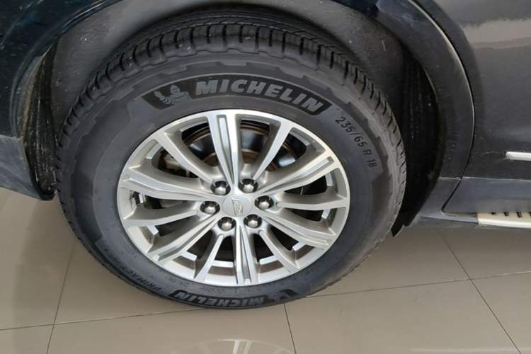 Used Cadillac XT5 2018 28T Four-Wheel Drive Luxury Model Right Rear Wheel Hub