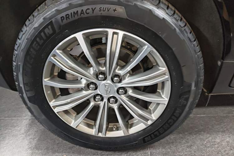 Used Cadillac XT5 2018 28T Four-Wheel Drive Luxury Model Right Rear Wheel Hub