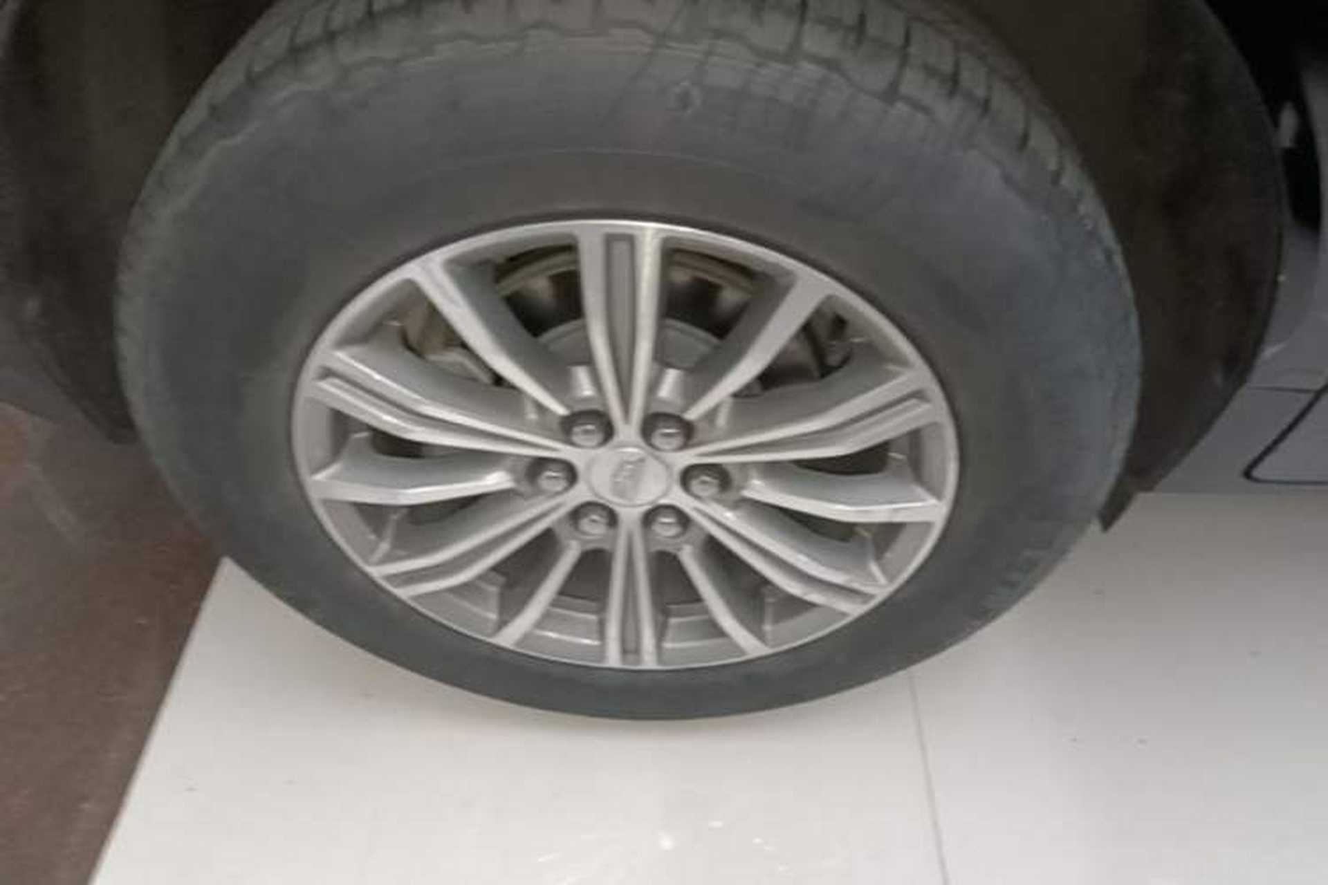 Used Cadillac XT5 2018 28T Four-Wheel Drive Luxury Model Right Rear Wheel Hub