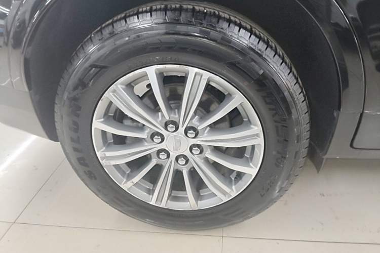 Used Cadillac XT5 2018 25T Luxury Model Right Rear Wheel Hub