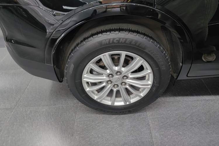Used Cadillac XT5 2018 28E Four-Wheel Drive Tech Version Right Rear Wheel Hub