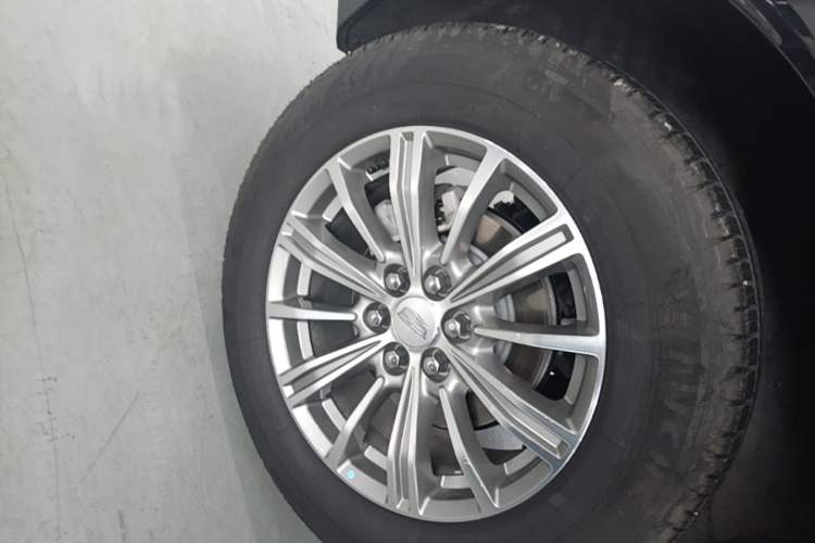 Used Cadillac XT5 2018 28T Four-Wheel Drive Luxury Model Right Rear Wheel Hub
