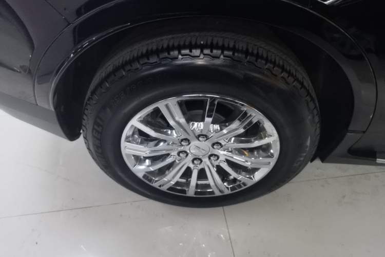 Used Cadillac XT5 2018 28E Four-Wheel Drive Tech Version Right Rear Wheel Hub