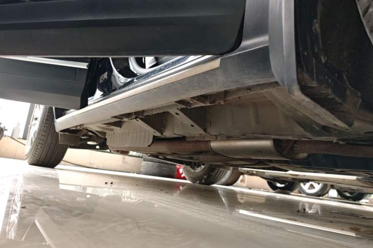 Used Cadillac XT5 2018 25T Luxury Model Right Side Sill