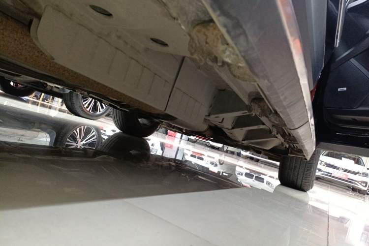 Used Cadillac XT5 2018 25T Luxury Model Right Side Sill