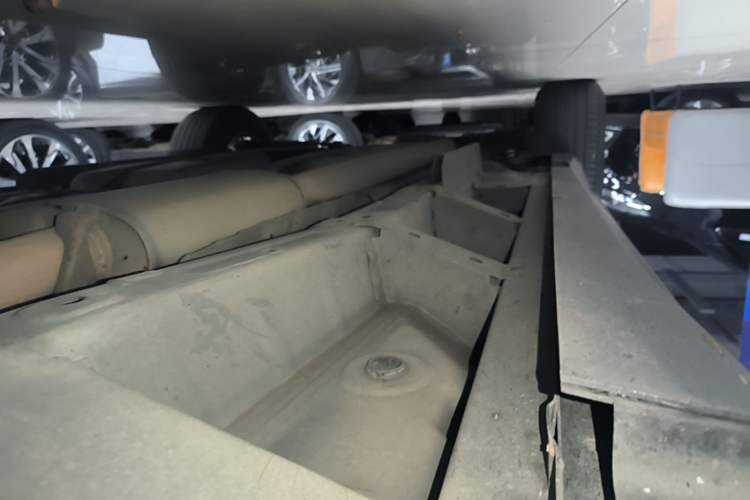 Used Cadillac XT5 2018 25T Luxury Model Right Side Sill