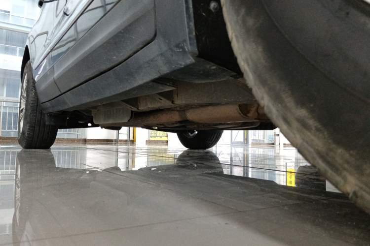 Used Cadillac XT5 2018 25T Luxury Model Right Side Sill