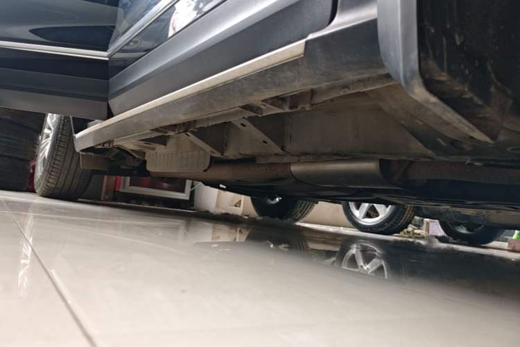 Used Cadillac XT5 2018 25T Luxury Model Right Side Sill