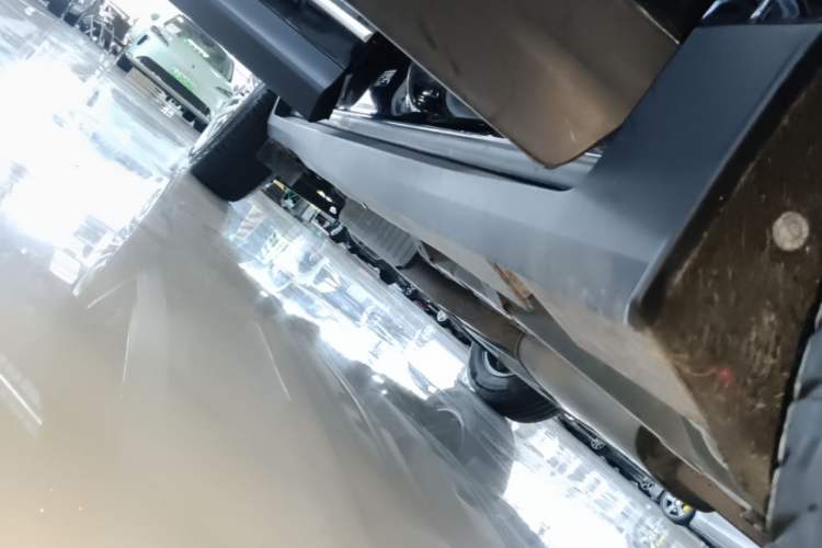 Used Cadillac XT5 2018 25T Luxury Model Right Side Sill