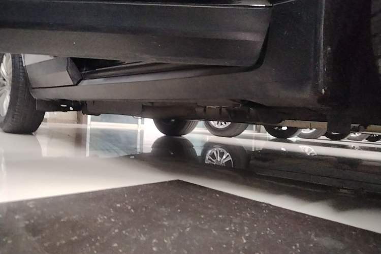 Used Cadillac XT5 2018 25T Luxury Model Right Side Sill