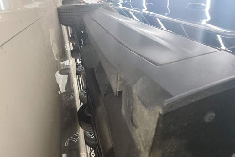 Used Cadillac XT5 2018 25T Luxury Model Right Side Sill