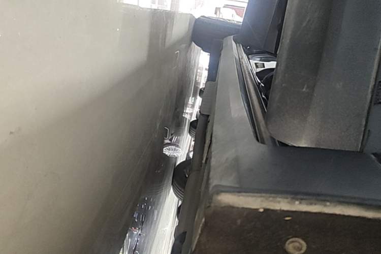 Used Cadillac XT5 2018 25T Luxury Model Right Side Sill