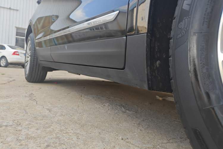 Used Cadillac XT5 2018 28T Four-Wheel Drive Luxury Model Right Side Sill