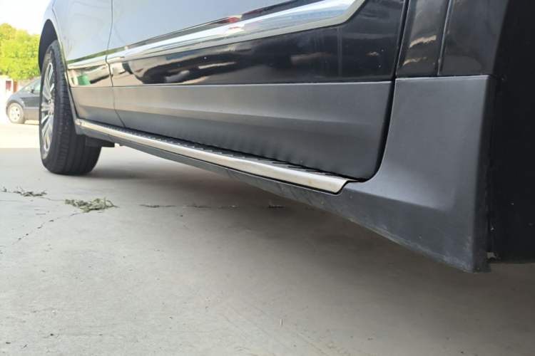 Used Cadillac XT5 2018 28T Four-Wheel Drive Luxury Model Right Side Sill