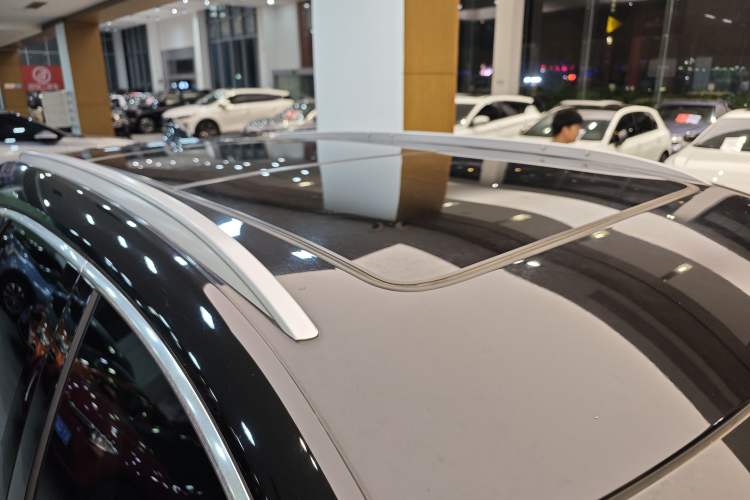 Used Cadillac XT5 2018 25T Luxury Model Roof