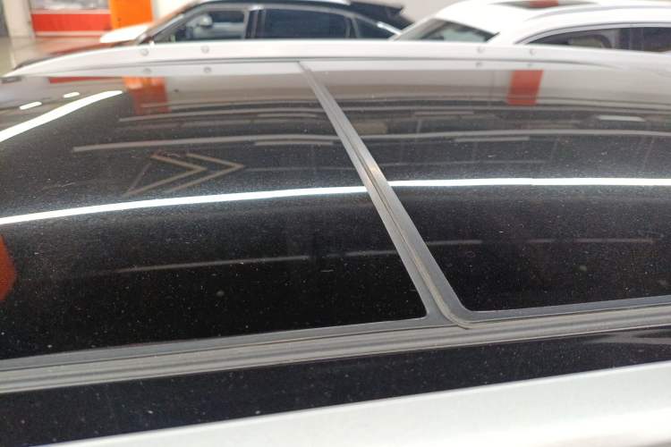 Used Cadillac XT5 2018 25T Luxury Model Roof