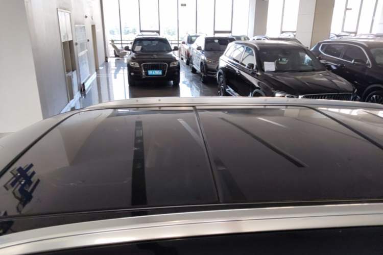 Used Cadillac XT5 2018 28T Four-Wheel Drive Luxury Model Roof