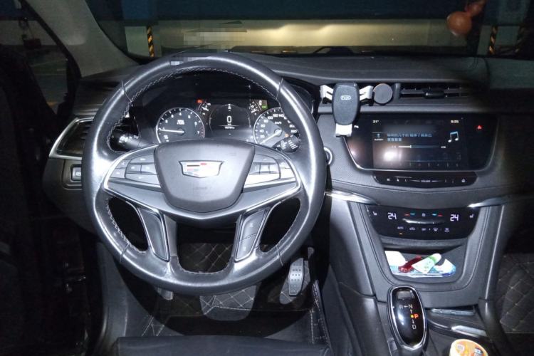 Used Cadillac XT5 2018 25T Luxury Model Steering Wheel