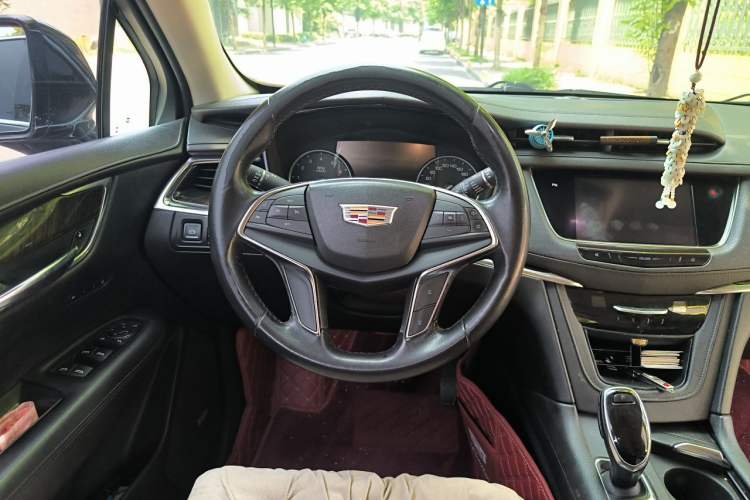 Used Cadillac XT5 2018 25T Luxury Model Steering Wheel