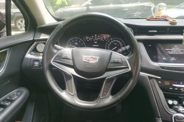 Used Cadillac XT5 2018 25T Luxury Model Steering Wheel