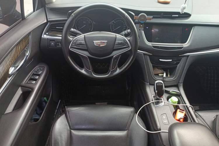 Used Cadillac XT5 2018 25T Luxury Model Steering Wheel