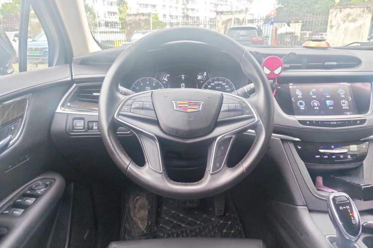 Used Cadillac XT5 2018 25T Luxury Model Steering Wheel